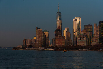 Obraz premium Tramonto su panorama urbano di Manhattan 