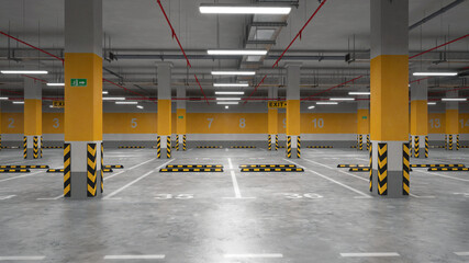 Empty underground parking, 3d render - obrazy, fototapety, plakaty
