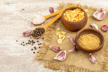 Fresh garlic and its products: dried chunks and powder
