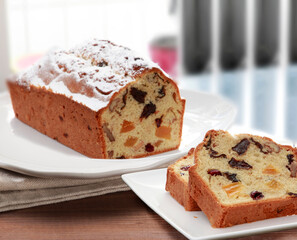 Bizcocho cortado de frutas. fruits cake
