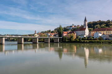 01.10.2021, GER, Bayern, Passau: Die Marienbrücke ist die einzige Verkehrsanbindung vom...