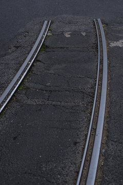 Carris de trem el&eacute;ctrico, cortados 