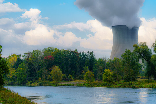 AKW, Atomkraftwerk, Kernkraftwerk Gundremmingen, Blick auf K&uuml;hlt&uuml;rme
