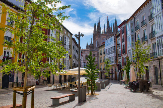 Plaza peatonal Huerto del Rey en la ciudad castellana de Burgos, Espa&ntilde;a