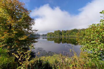 Commelles lake in the Oise Regional Nature park