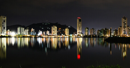 Itajaí, Santa Catarina, Brasil. Vista parcial Noturna