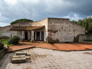 A picture of an abandoned house