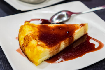 Postre casero en un restaurante de Bilbao