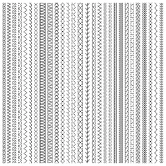 Fotobehang Naaisteken, machinaal en met de hand naaien van naadlijnen. Borduursteek grenslijnen, naaien zigzag en golvende strepen vector illustratie set. Gestikte borduurnaden © WinWin