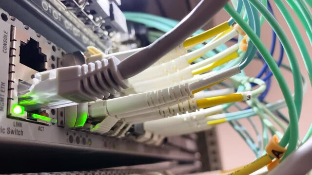 MDS SAN switch with optic fibers