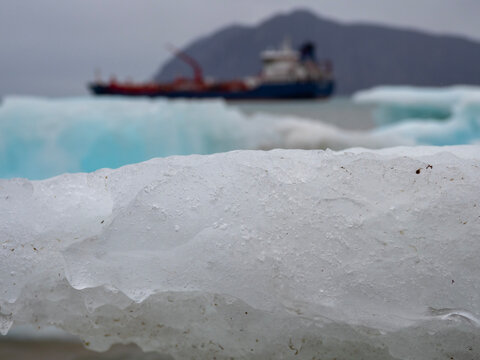 photos of mountains, sea ice, glaciers and oceans from the Canadian arctic