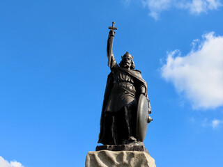 Monument of king Alfred the Great of Wessex, located in Winchester, Hampshire, England - obrazy, fototapety, plakaty