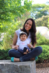 Fototapeta premium Mãe e filha se olhando