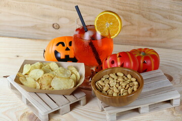 Aperitivo con patatine e arachidi