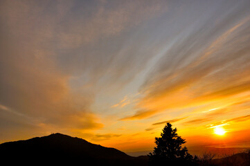朝焼けの丹沢山地　二ノ塔より大山を望む