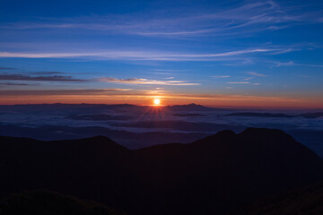 燕岳から望む日の出