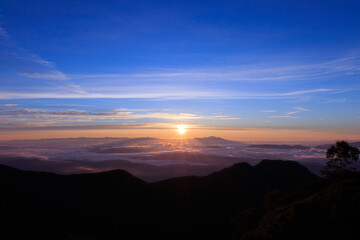 燕岳から望む日の出