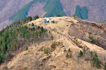 丹沢山地の表尾根　三ノ塔より眺める烏尾山