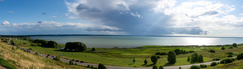 Obraz premium view of lake Pleshcheyevo on a sunny summer day