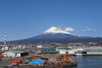 Fototapeta premium 田子の浦と富士山（静岡県富士市）