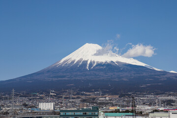 田子の浦から見た富士山（静岡県富士市）