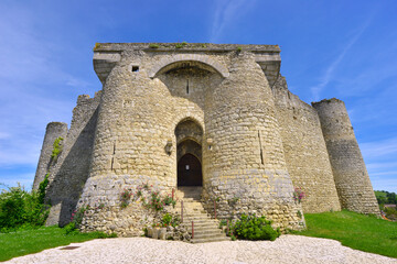 Entrée du château médiéval de Billy (03260), département de l'Allier en région Auvergne-Rhône-Alpes, France