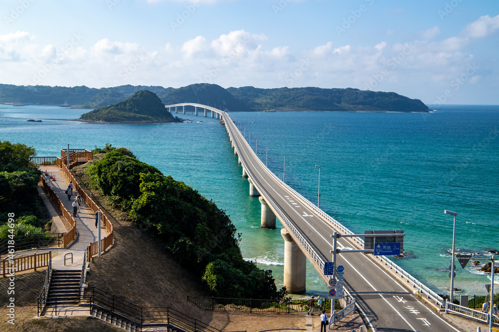 Wall mural 山口県の角島大橋