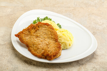 Crispy chicken schnitzel with mashed potato