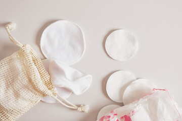 fabric and cotton pads for cleansing the skin from make-up, a mesh bag and a plastic bag for storing them
