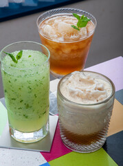 Bebidas refrescantes para fiestas. Refreshing drinks for parties