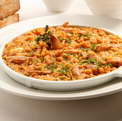 Arroz de verduras y pollo, aperitivo. rice with vegetables and chicken 