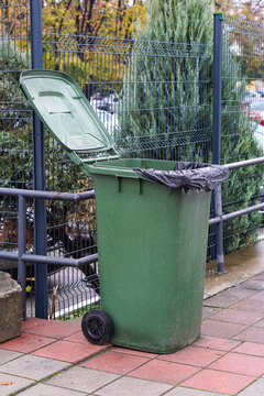 Open green bin