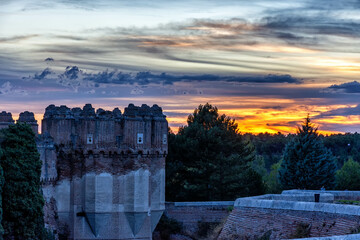 colores sobre castillo de coca