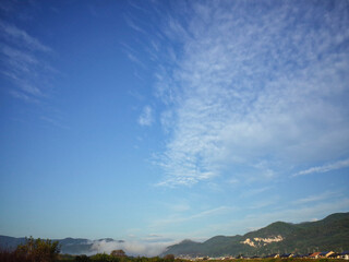 秋空と秋雲（秋のイメージ）