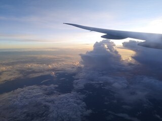 Fototapeta premium a cloudy area and sunrise from window plane