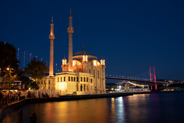 Fototapeta na wymiar istanbul city lights at evening