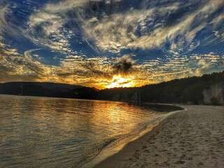 Obraz premium sunset over the river