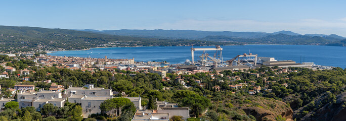 Vue panoramique sur La Ciotat et sa baie - obrazy, fototapety, plakaty