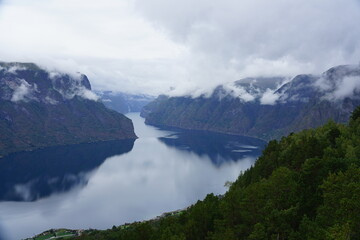 Blick auf den Aurlandsfjord vom Stegastein