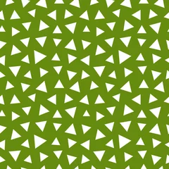 Gordijnen Groen naadloos patroon met witte driehoeken. © FRESH TAKE DESIGN