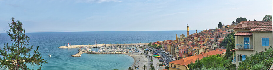 panorama vieille ville de Menton, cath&eacute;drale Saint Michel