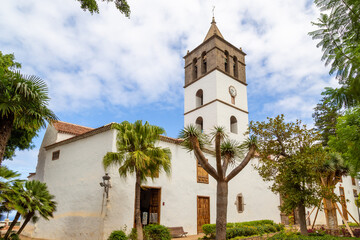 San Marcos Kirche mit Klostergarten und Drachenbaum Highlight auf Teneriffa