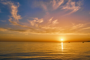 Naklejka na ściany i meble sunset in the sea