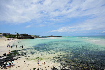 Obraz premium a wonderful shoaling beach with clear water, scenery around hamdeok beach 