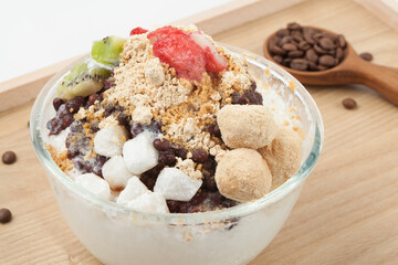 팥빙수,계절,고해상,달콤함,디저트,떡빙수,숟가락,여름,음식,팥빙수,하이앵글