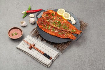 황태,황태구이,고추장,구,이반찬,생선,요리,실내,오브젝트,요리,음식