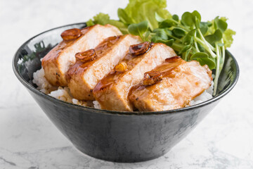 豚肉ステーキ丼