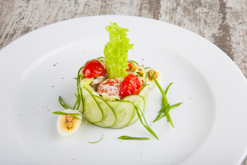 vegetable salad with tomatoes and creamy sauce