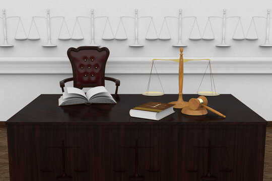 Simboli della legge e della giustizia appoggiati su piano riflettente..