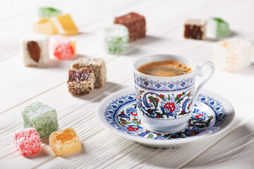 Obraz na płótnie Canvas Turkish coffee cup and turkish delight